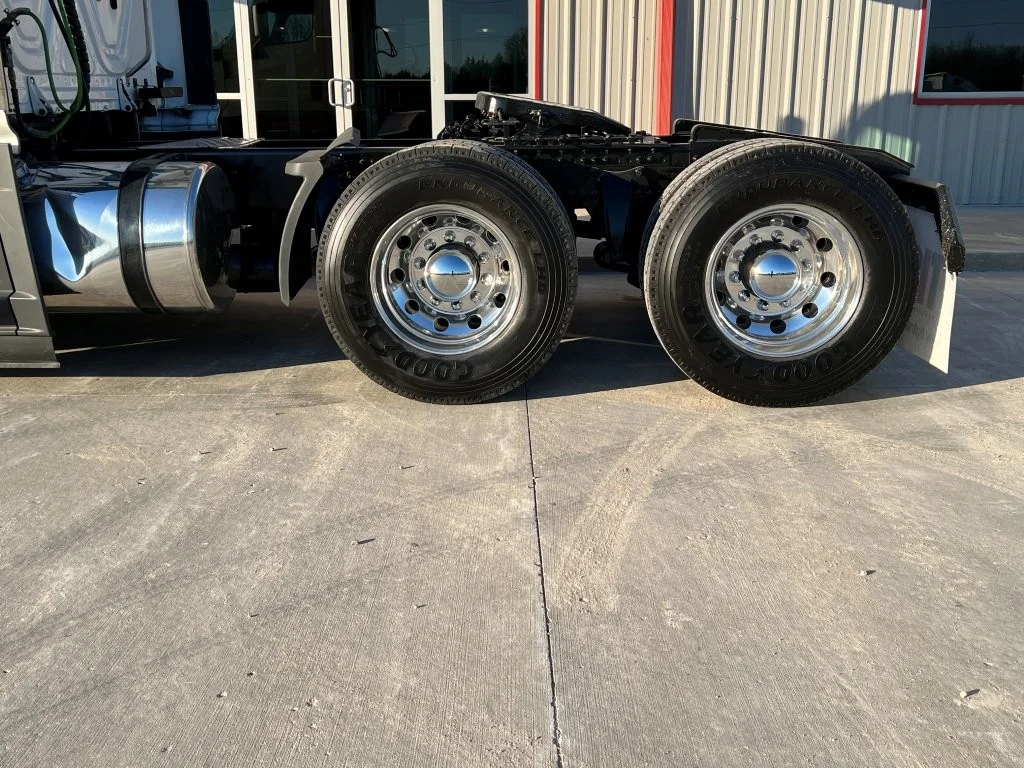 2021 Freightliner Cascadia - image 13