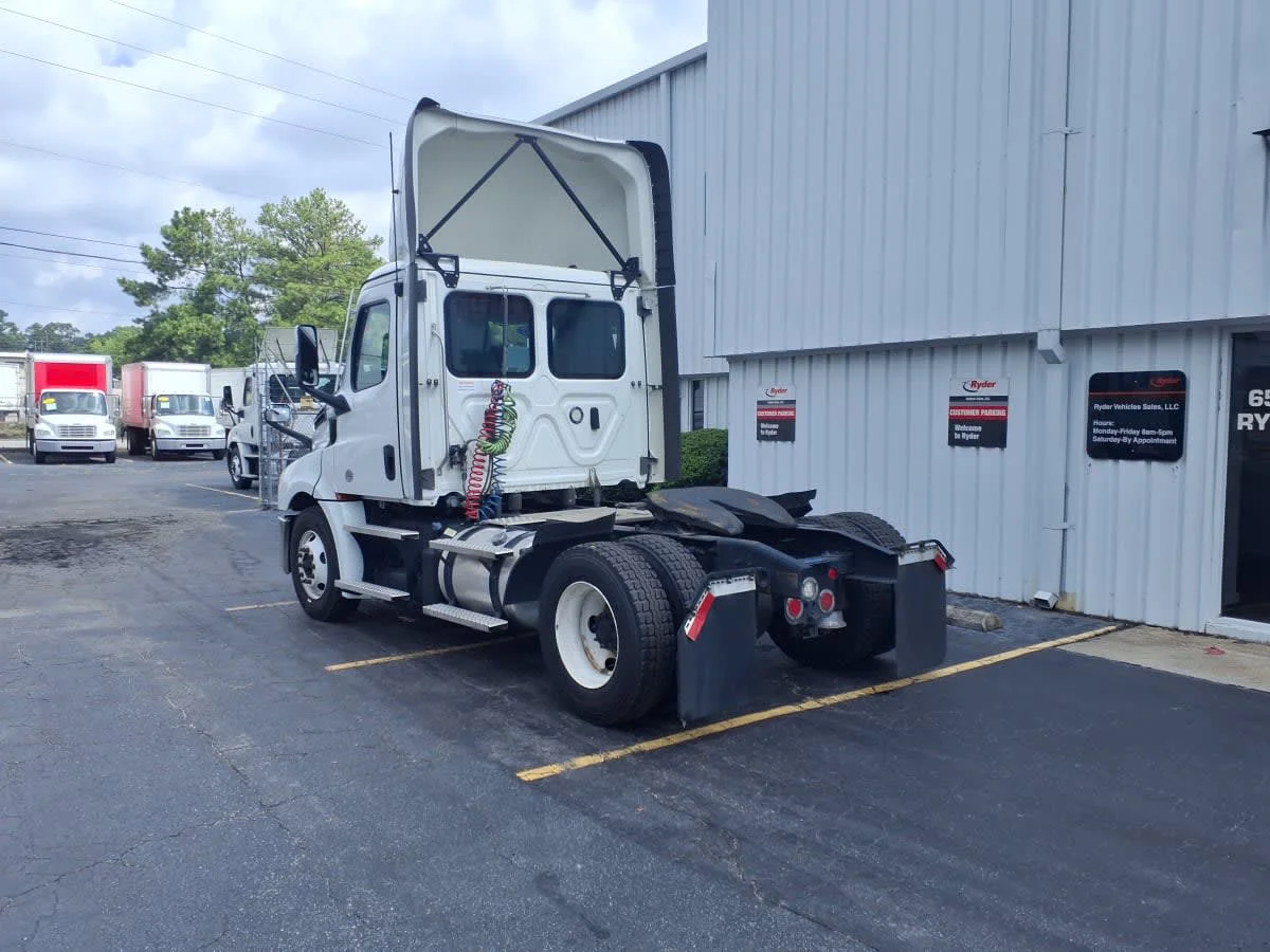 2023 Freightliner in Doraville, GA — photo 6