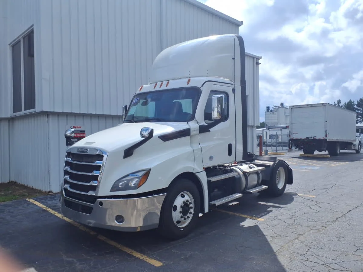 2023 Freightliner in Doraville, GA — photo 3