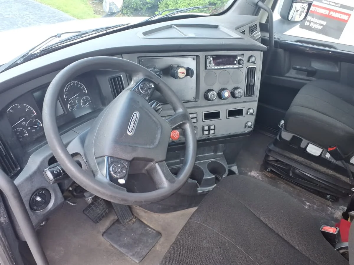 2023 Freightliner in Doraville, GA — photo 7