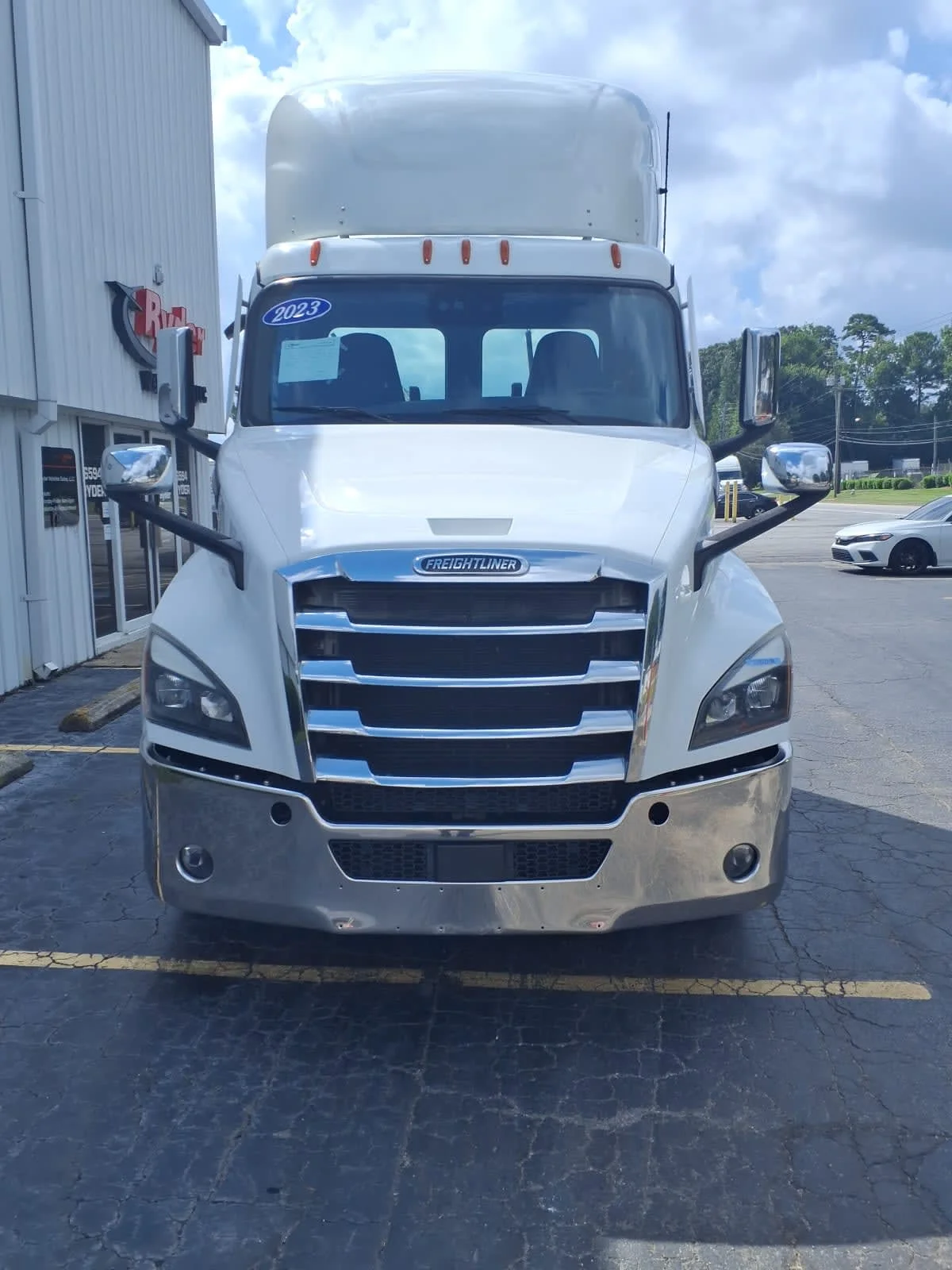 2023 Freightliner in Doraville, GA — photo 2
