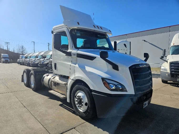 2020 Freightliner Cascadia in Moberly, MO