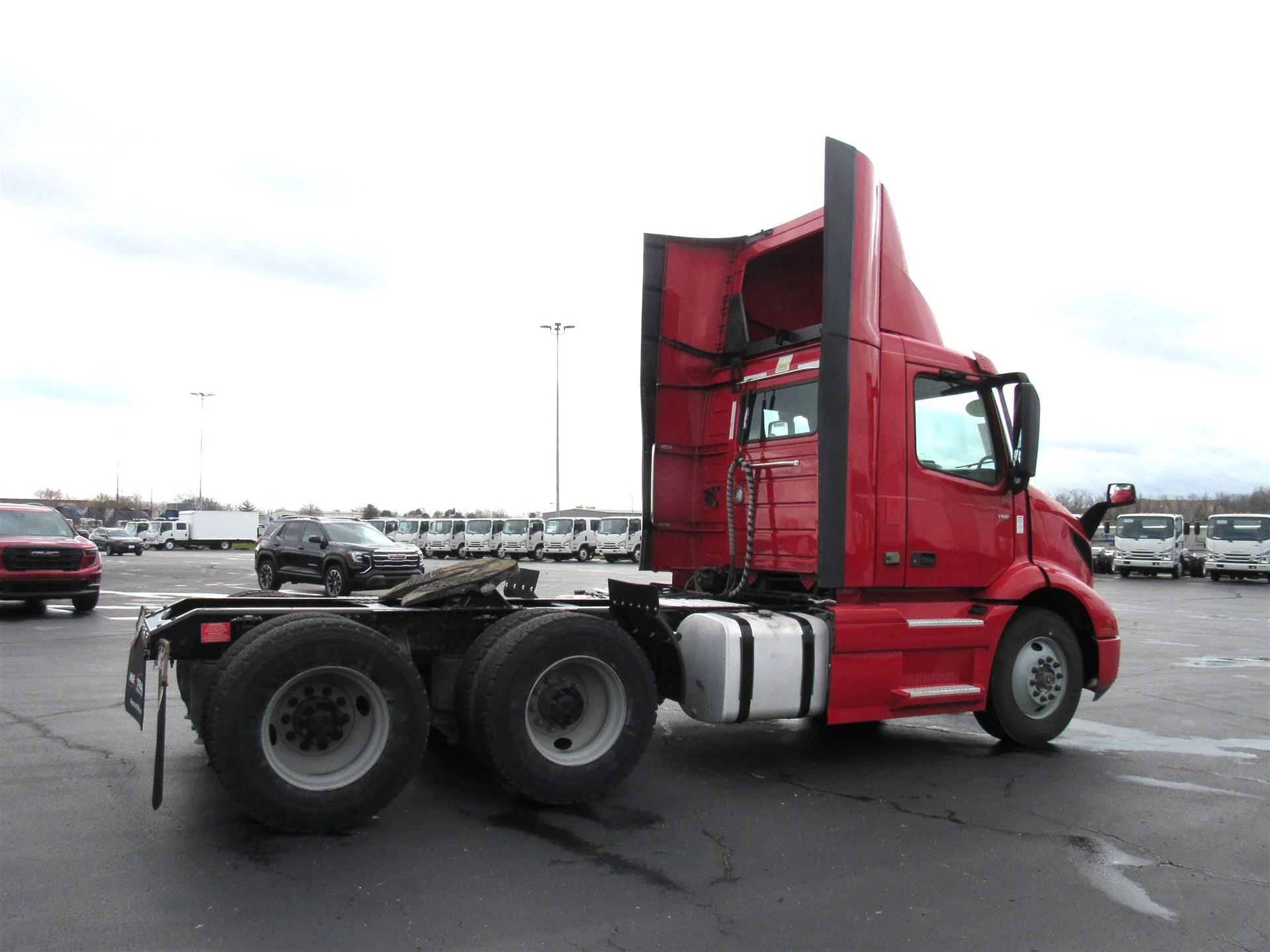 2021 Volvo VNR 640 in Kansas City, MO — photo 5