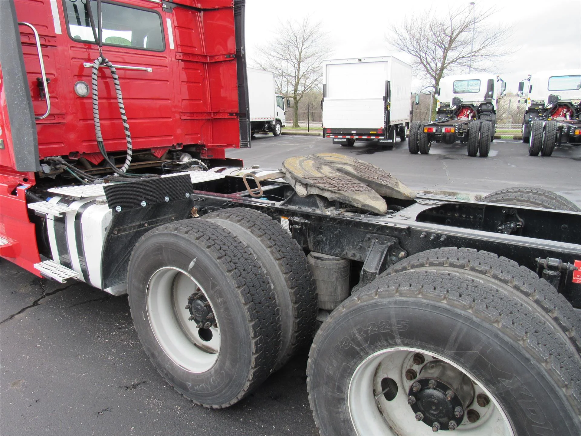 2021 Volvo VNR 640 in Kansas City, MO — photo 3