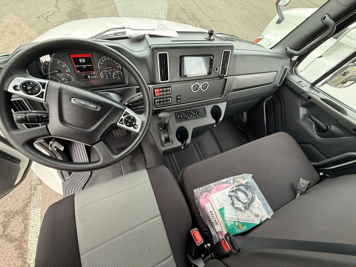 2027 Freightliner M2 106 — photo 6