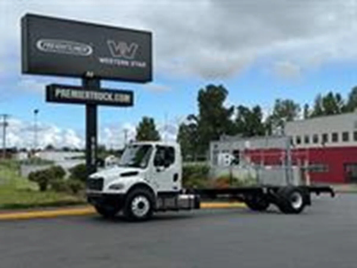 2027 Freightliner M2 106 — photo 3