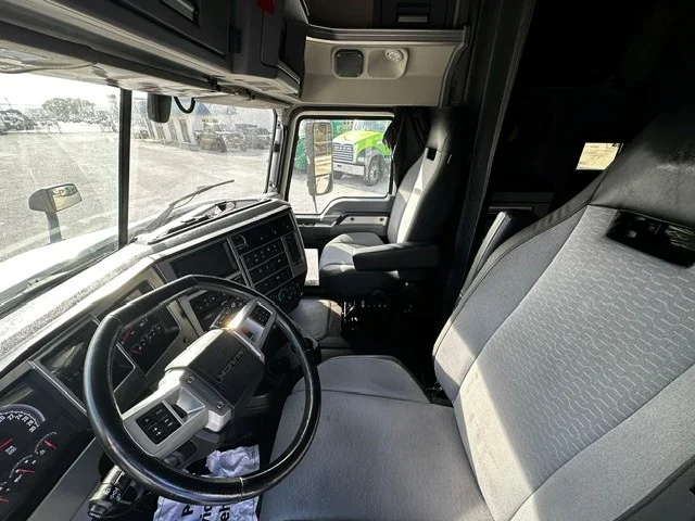 2020 Mack Anthem in San Antonio, TX — photo 10