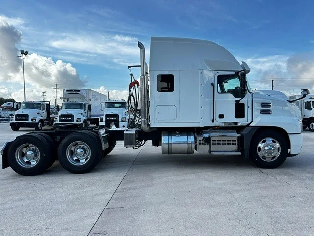2020 Mack Anthem in San Antonio, TX — photo 5