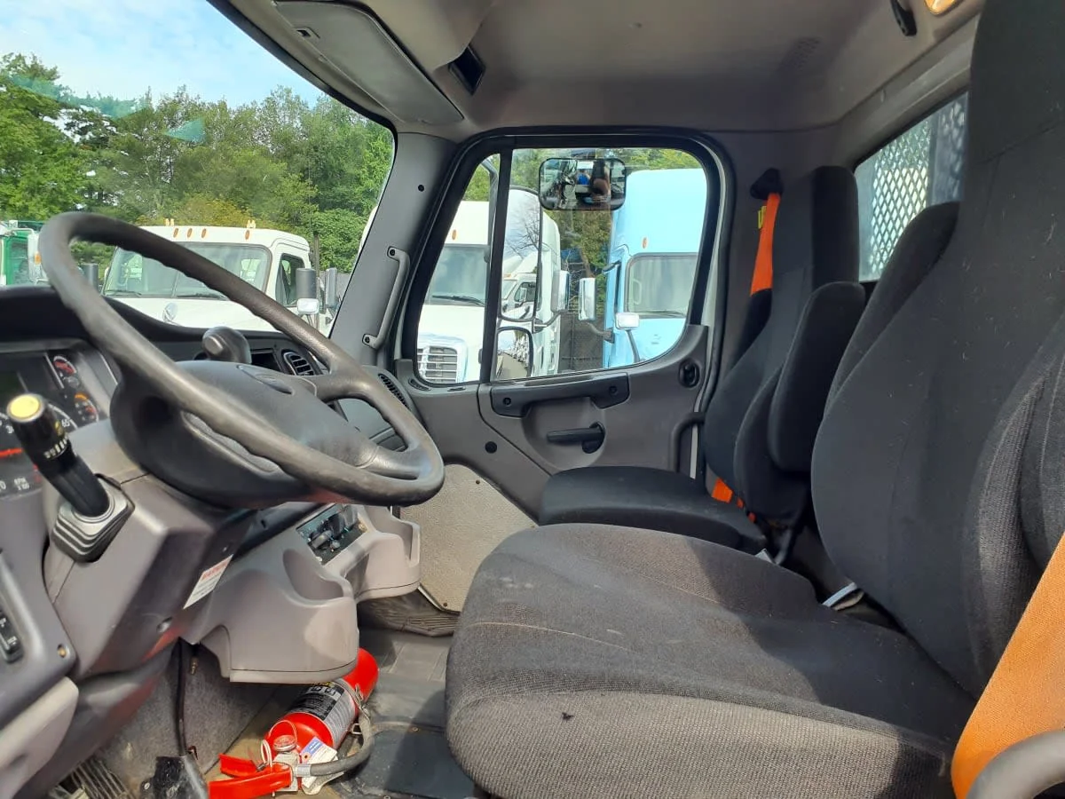 2020 Freightliner M2 106 - image 11