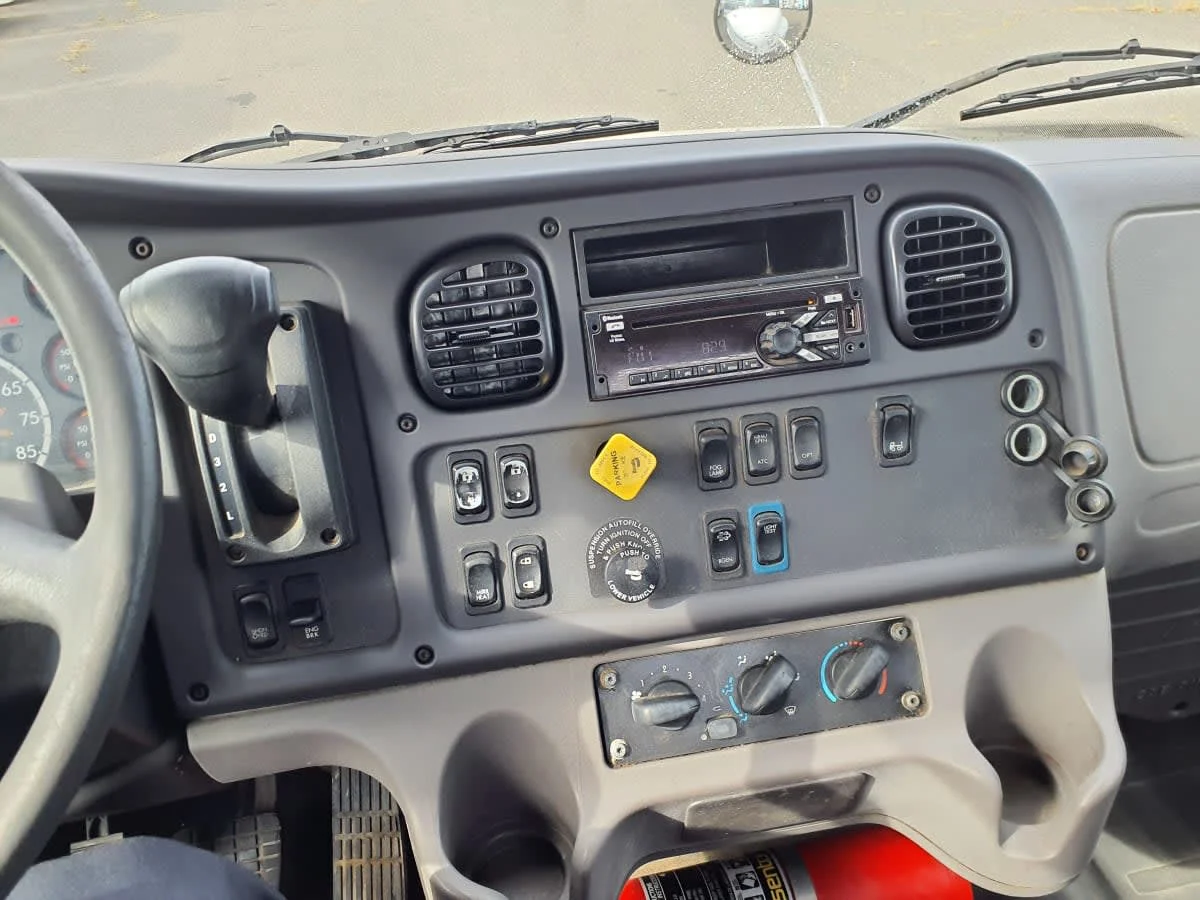 2020 Freightliner M2 106 - image 7