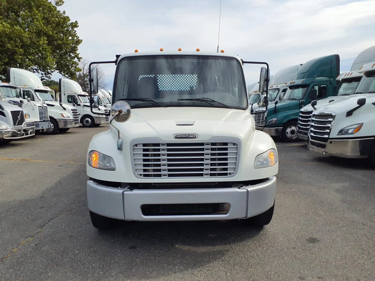2020 Freightliner M2 106 - image 2