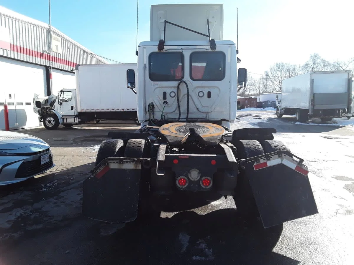 2019 Freightliner Cascadia in Salisbury, MA — photo 5