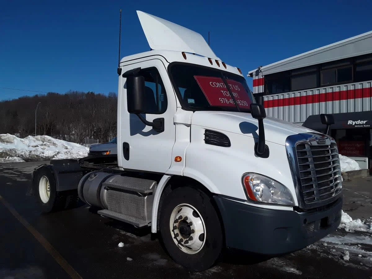 2019 Freightliner Cascadia in Salisbury, MA — photo 3