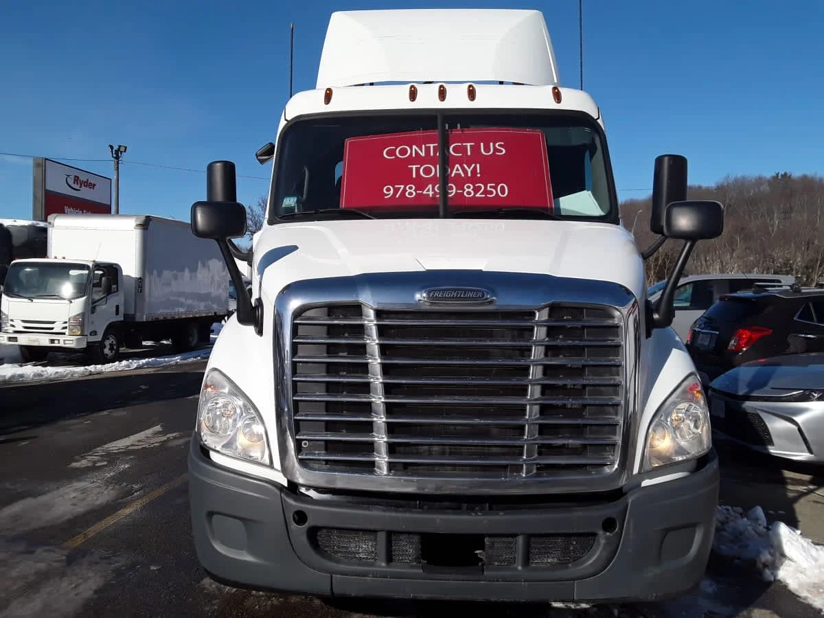 2019 Freightliner Cascadia in Salisbury, MA — photo 2