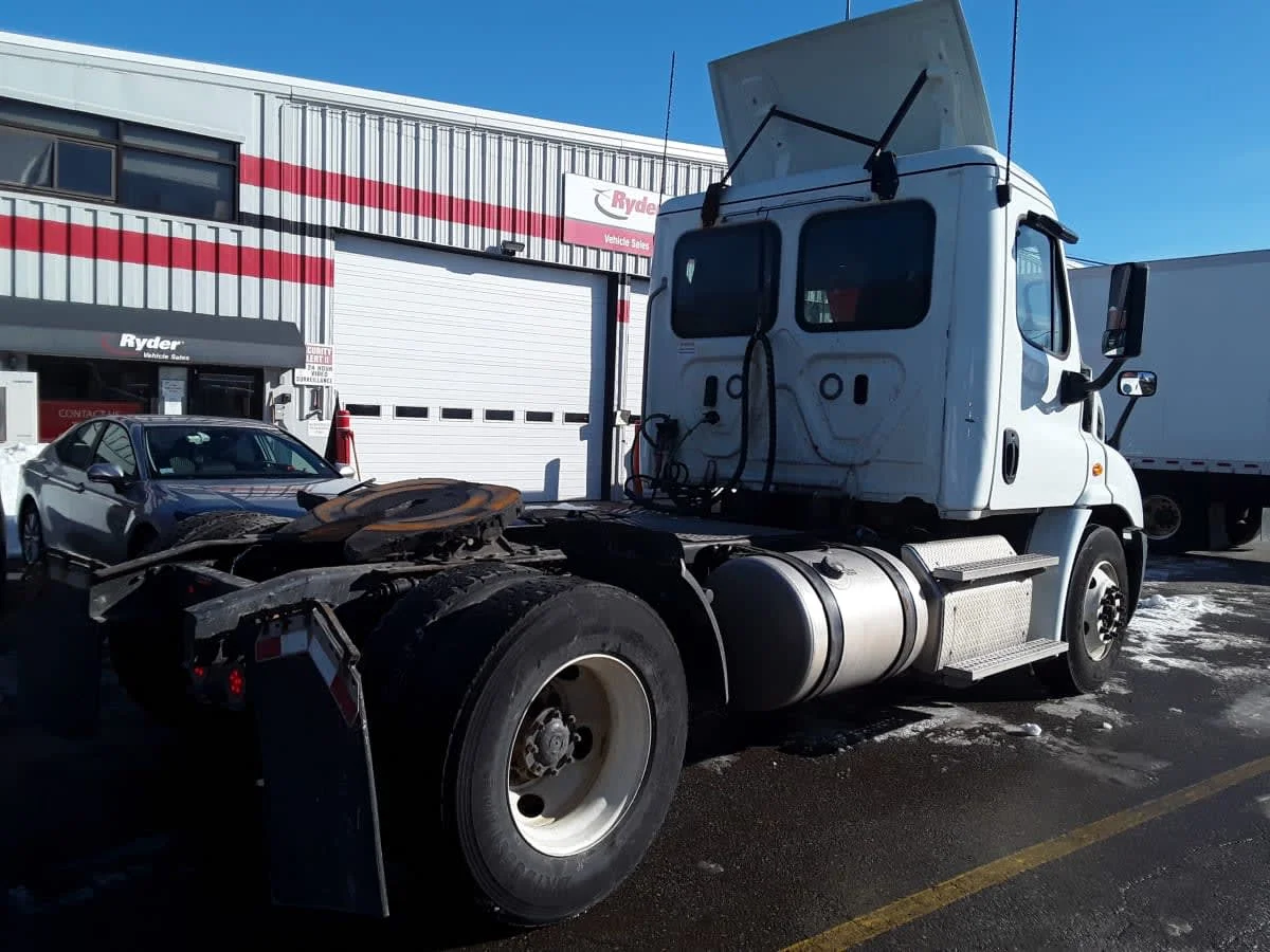 2019 Freightliner Cascadia in Salisbury, MA — photo 4