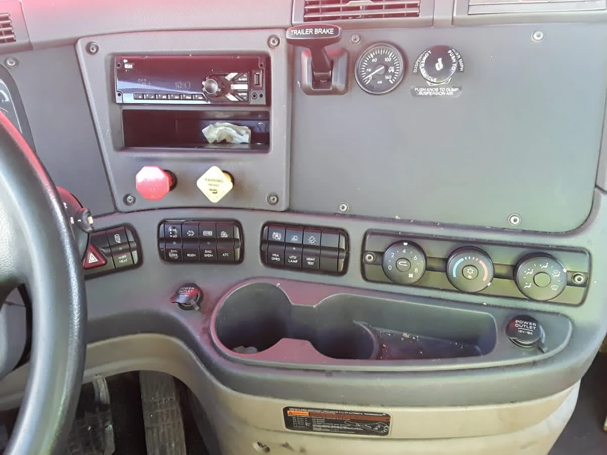 2019 Freightliner Cascadia in Salisbury, MA — photo 9
