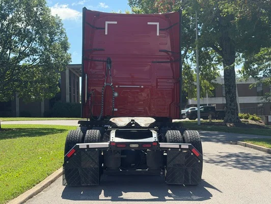 2022 Volvo VNL 760 in Nashville, TN — photo 4
