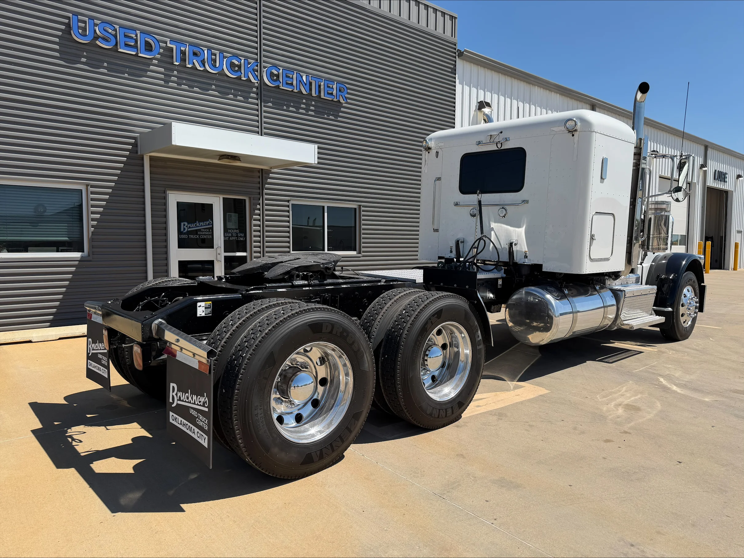 2015 Peterbilt 389 in Oklahoma City, OK — photo 5