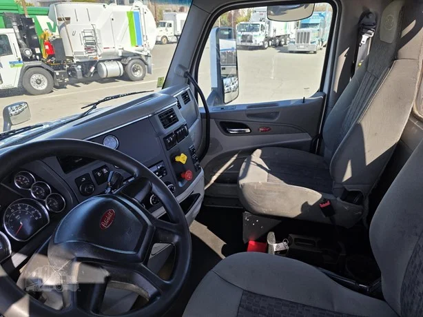 2019 Peterbilt 579 in MS — photo 15