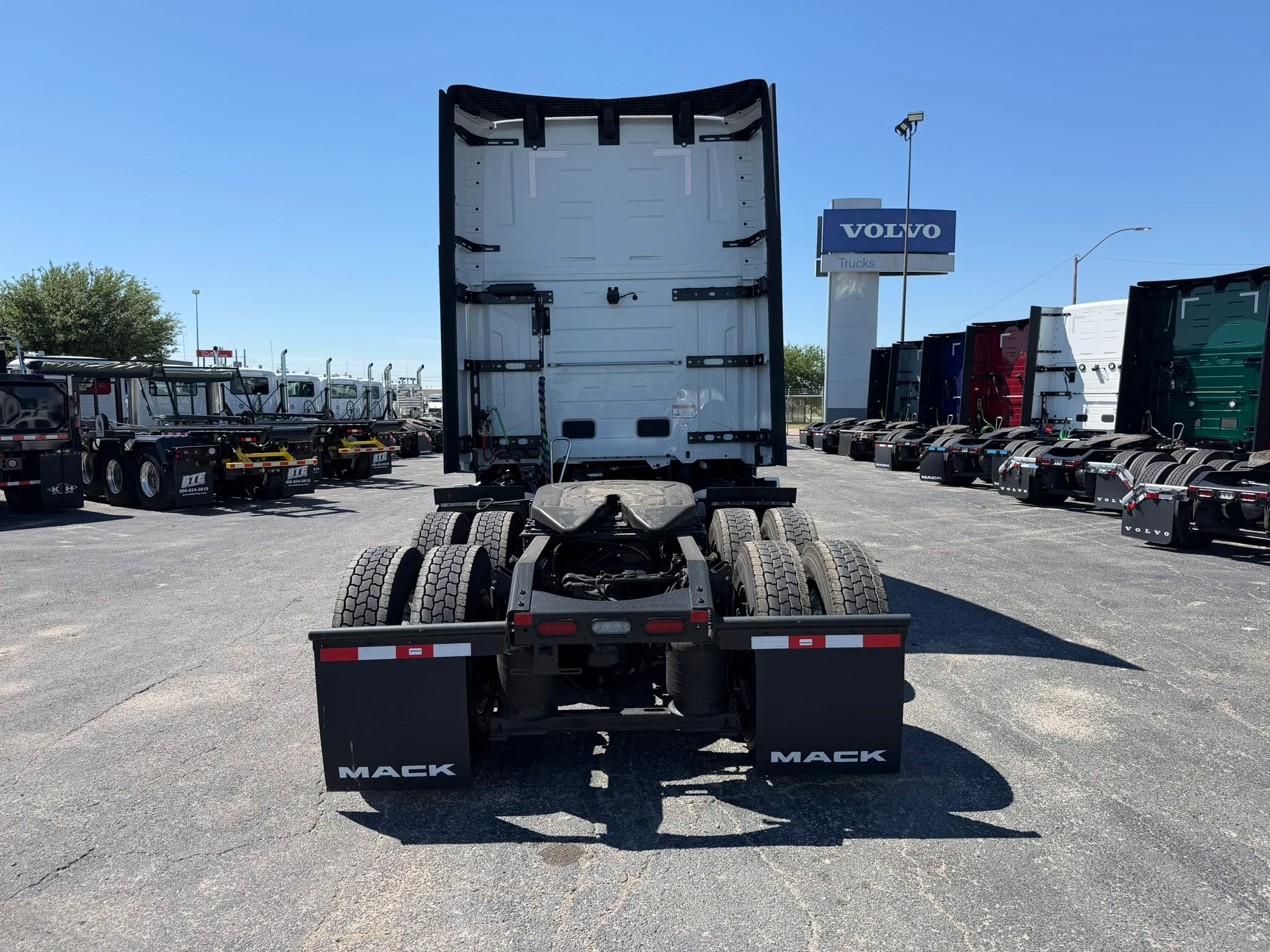 2027 Mack Pinnacle in Fort Worth, TX — photo 5