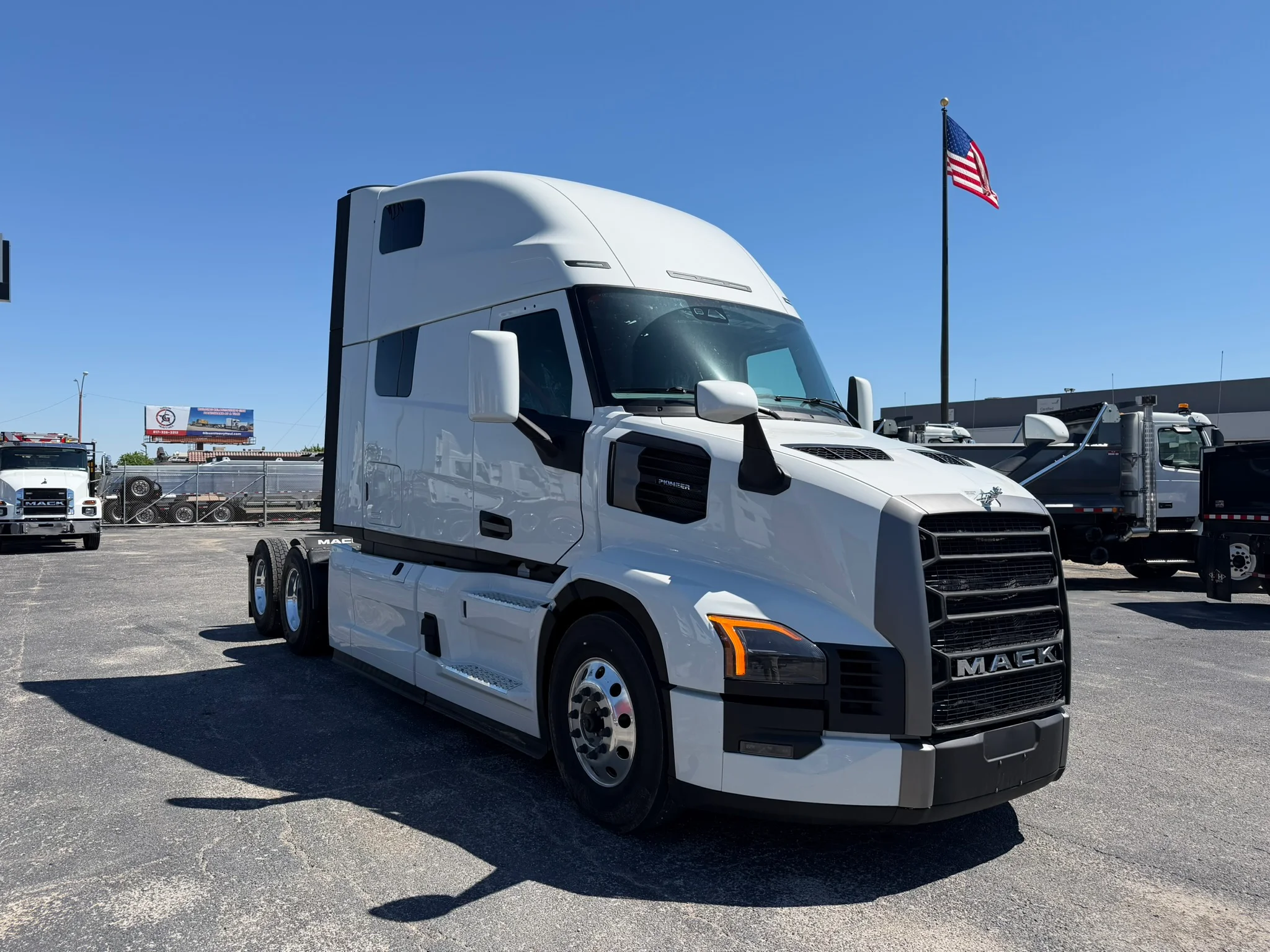 2027 Mack Pinnacle in Fort Worth, TX — photo 3