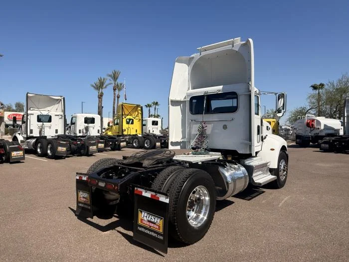 2020 Peterbilt 337 — photo 6