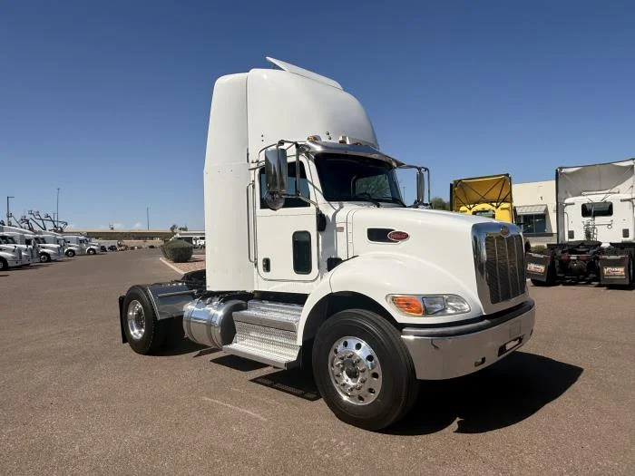 2020 Peterbilt 337 — photo 8