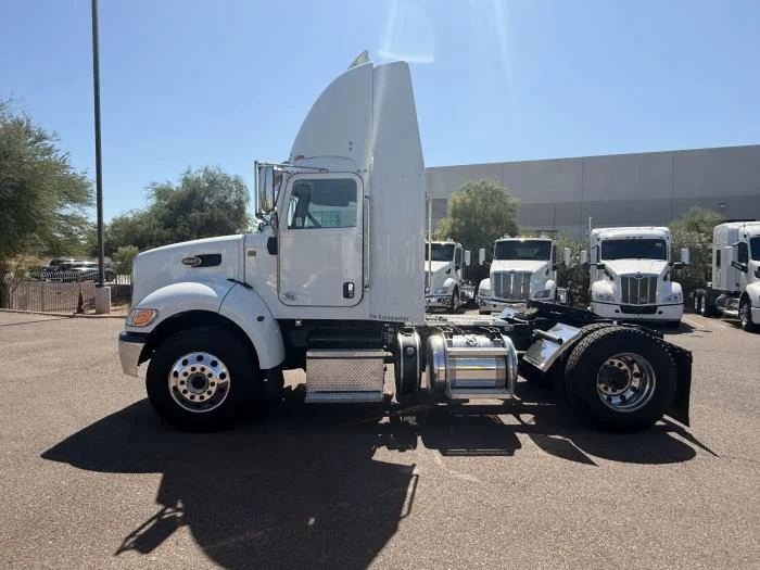2020 Peterbilt 337 — photo 3