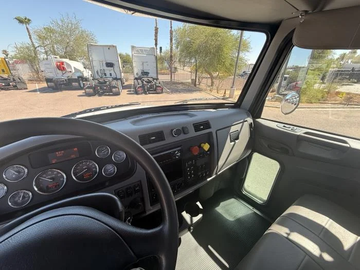 2020 Peterbilt 337 — photo 13