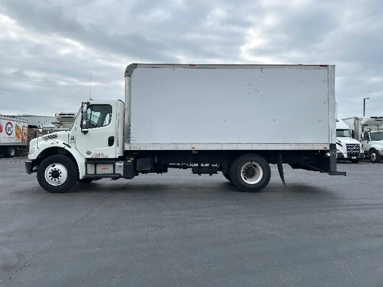 2016 Freightliner M2 106 - image 4