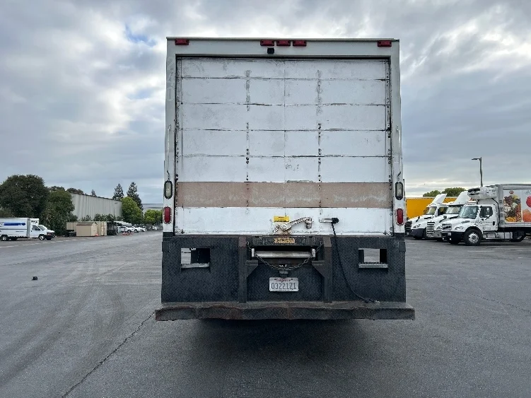 2016 Freightliner M2 106 - image 7