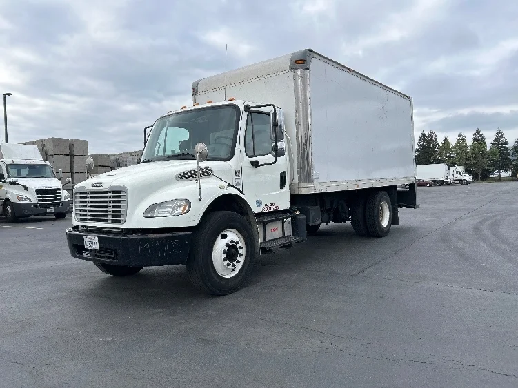 2016 Freightliner M2 106 - image 3
