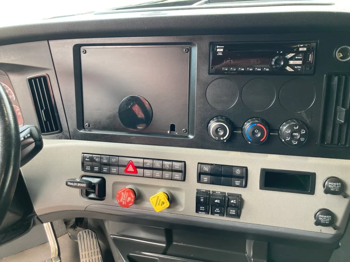 2021 Freightliner Cascadia in Springfield, MA — photo 13