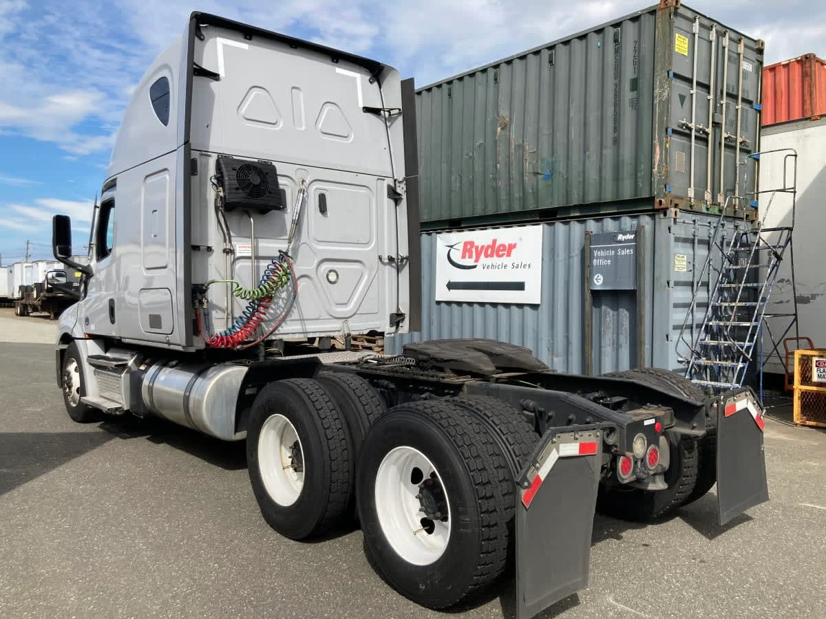 2021 Freightliner Cascadia in Springfield, MA — photo 6