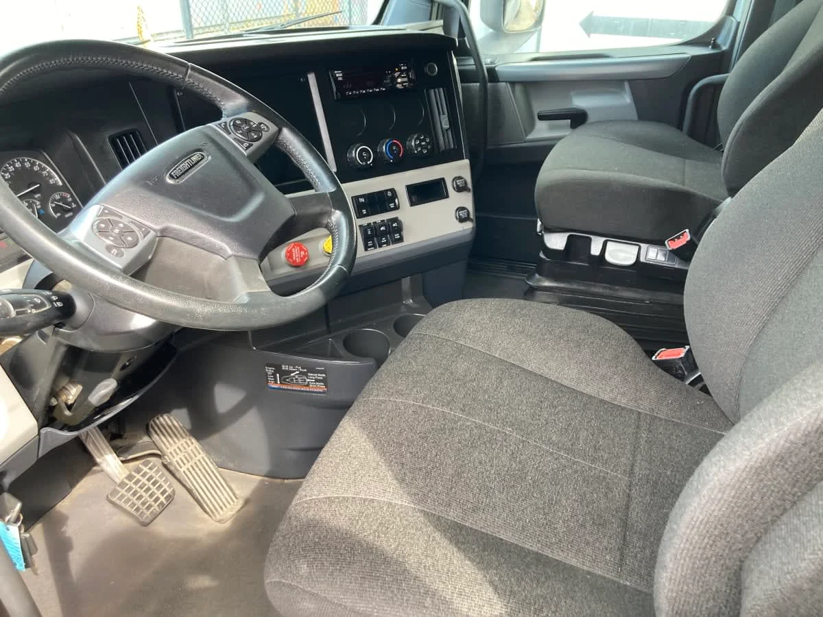 2021 Freightliner Cascadia in Springfield, MA — photo 11