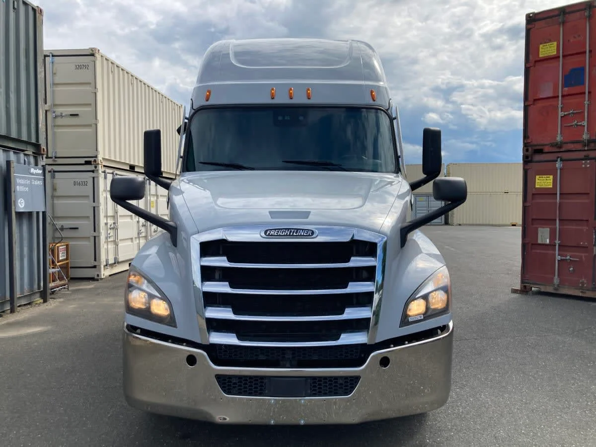 2021 Freightliner Cascadia in Springfield, MA — photo 2