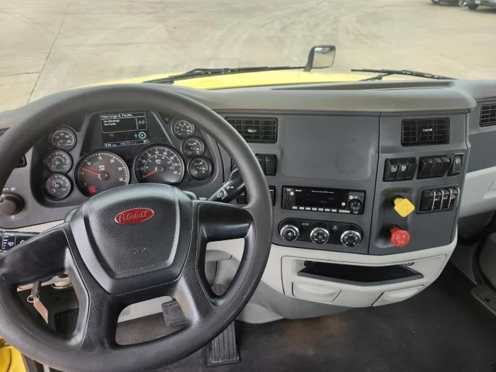 2021 Peterbilt 579 in Waco, TX — photo 8
