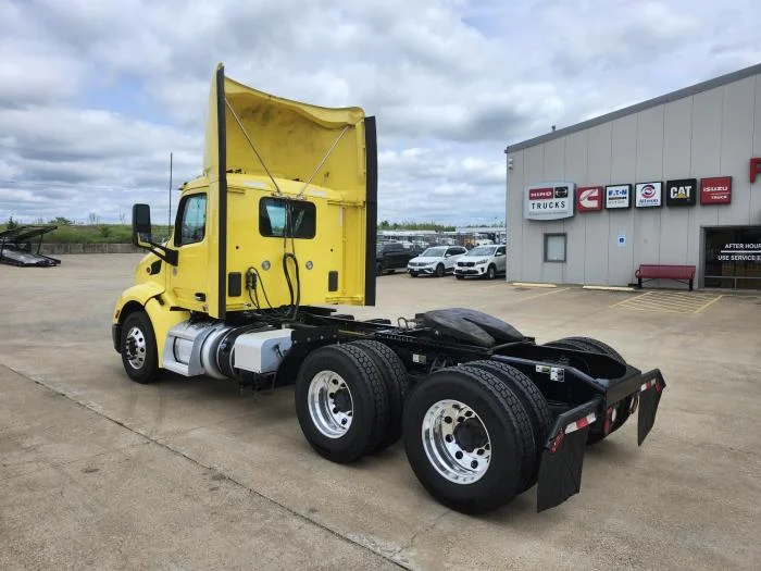 2021 Peterbilt 579 in Waco, TX — photo 4