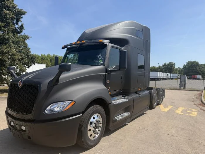 2027 International LT — photo 2