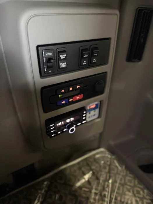 2027 International LT — photo 12
