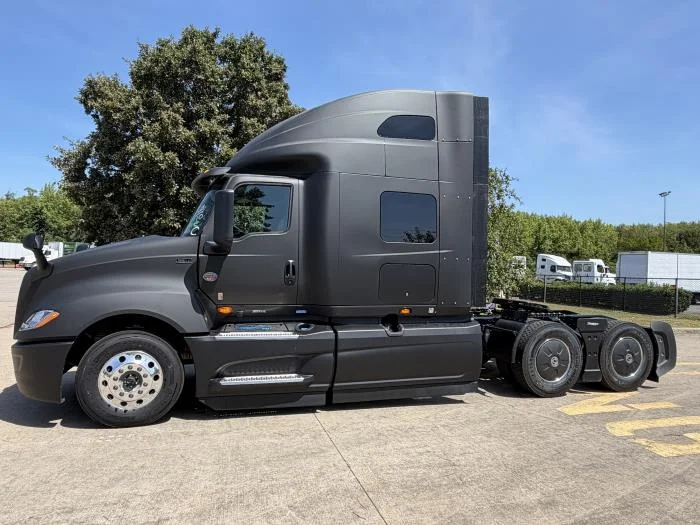 2027 International LT — photo 3