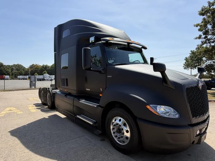 2027 International LT — photo 8