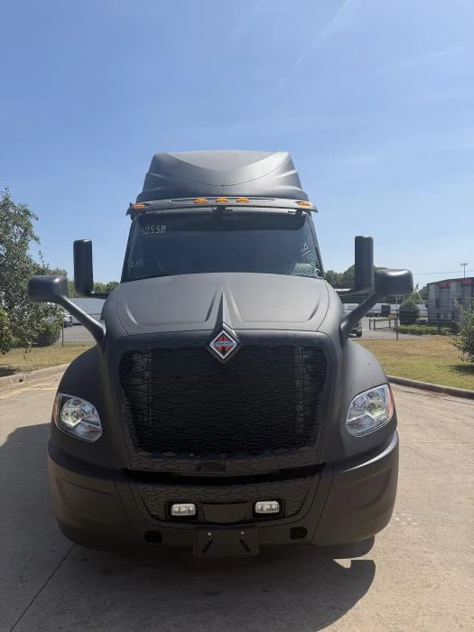 2027 International LT — photo 9