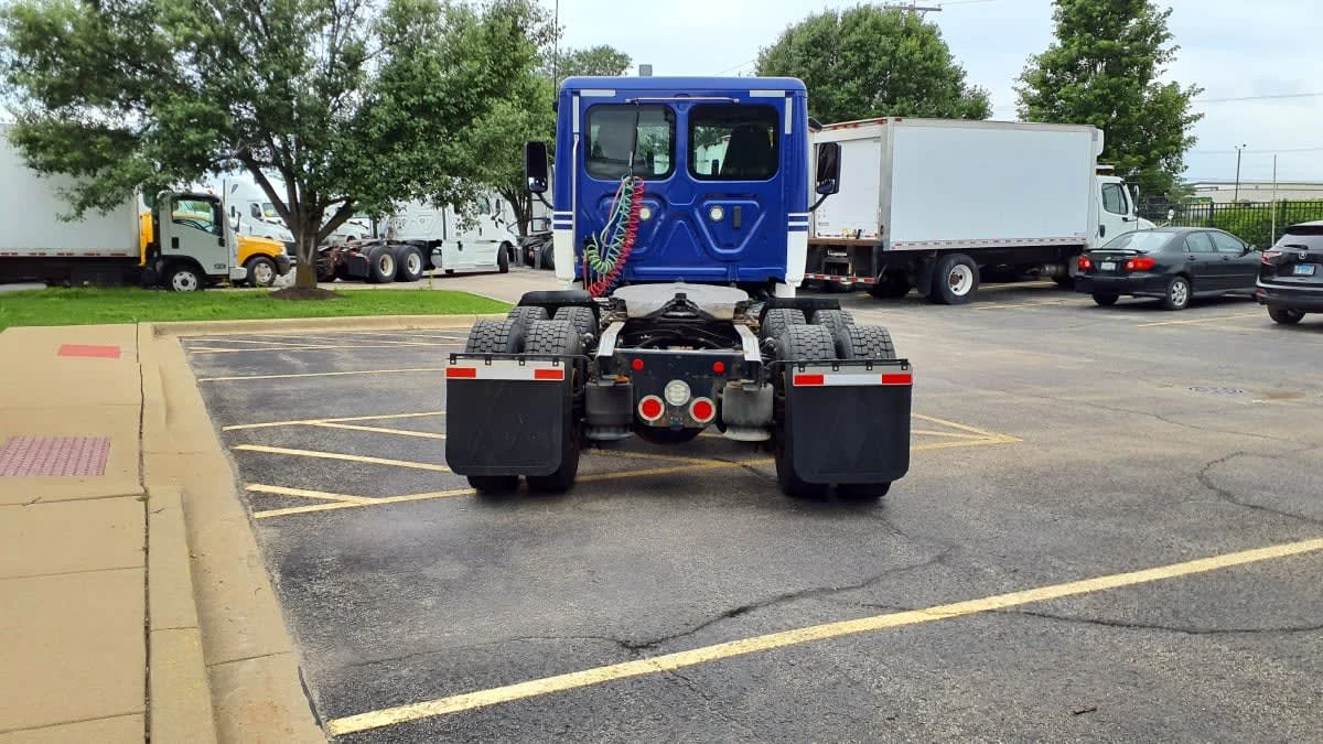 2020 Freightliner Cascadia in Bolingbrook, IL — photo 5