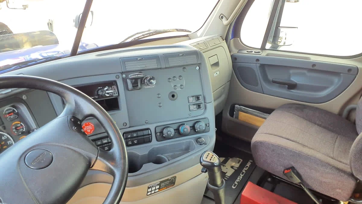 2020 Freightliner Cascadia in Bolingbrook, IL — photo 7
