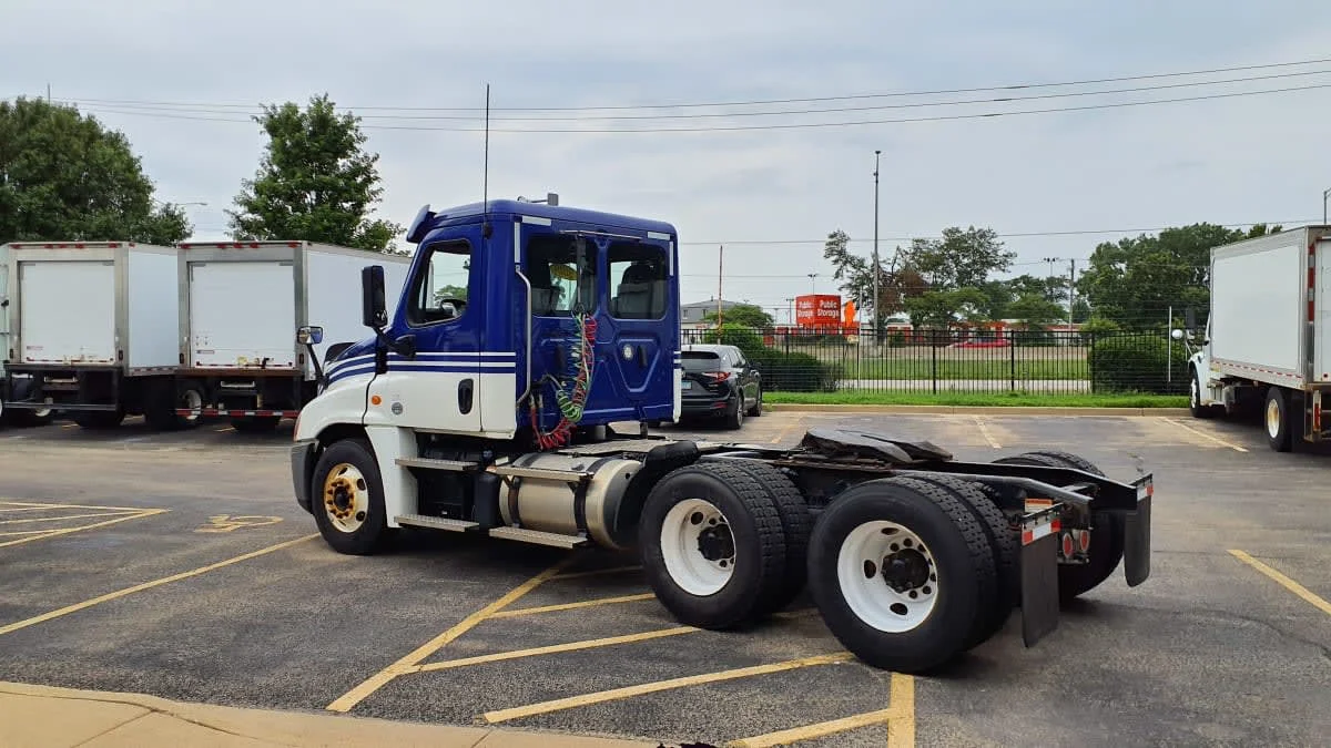 2020 Freightliner Cascadia in Bolingbrook, IL — photo 6