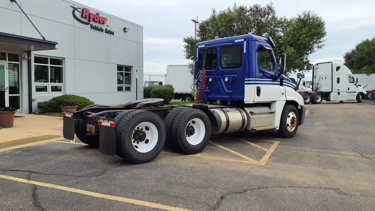 2020 Freightliner Cascadia in Bolingbrook, IL — photo 4