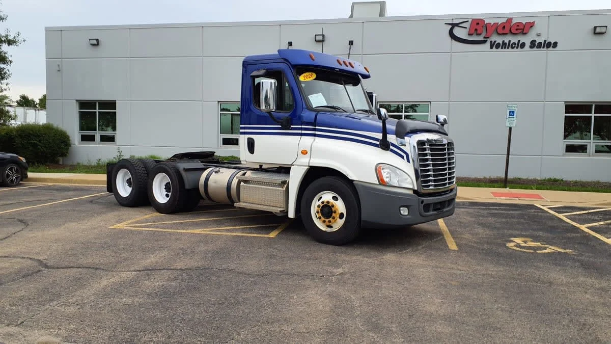 2020 Freightliner Cascadia in Bolingbrook, IL — photo 3