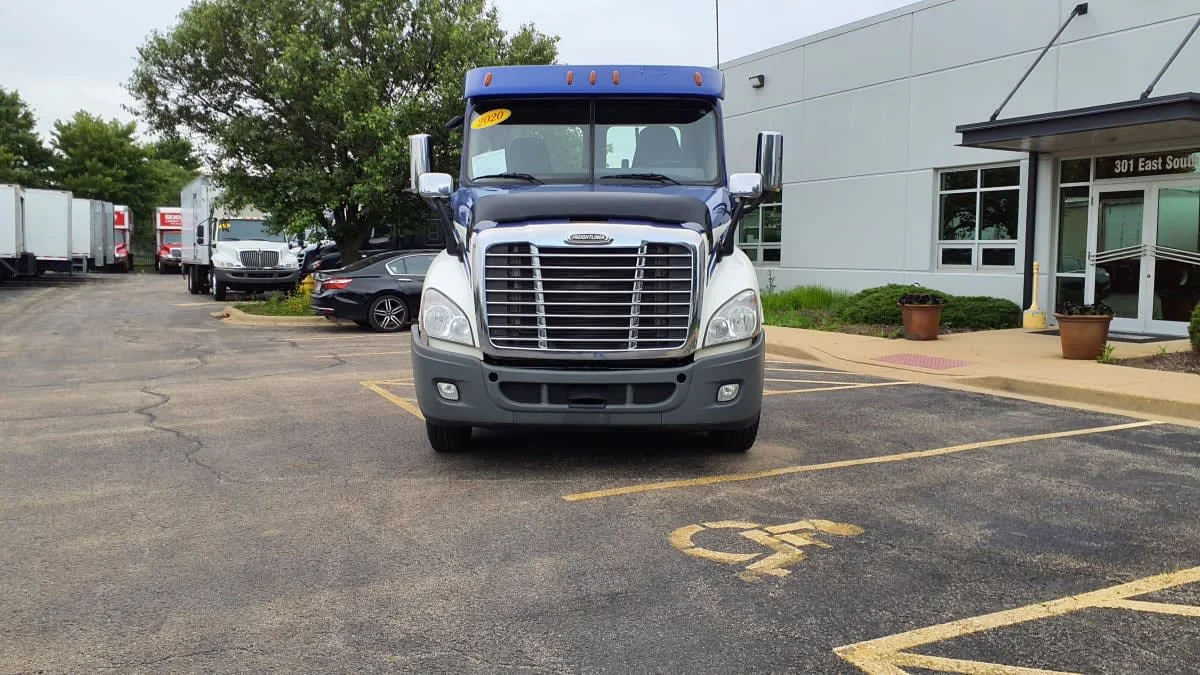 2020 Freightliner Cascadia in Bolingbrook, IL — photo 2