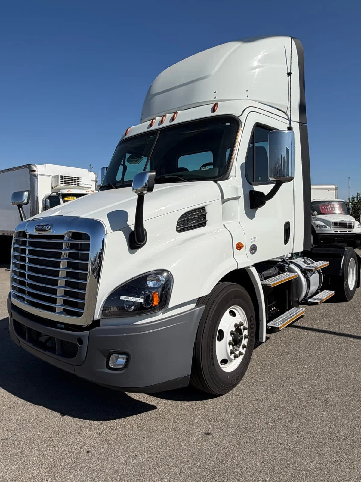 2019 Freightliner Cascadia in Fontana, CA — photo 3